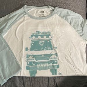 Women’s North Face baseball T